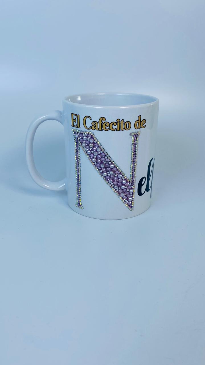 Taza Blanca Mariposa lila y Cafe